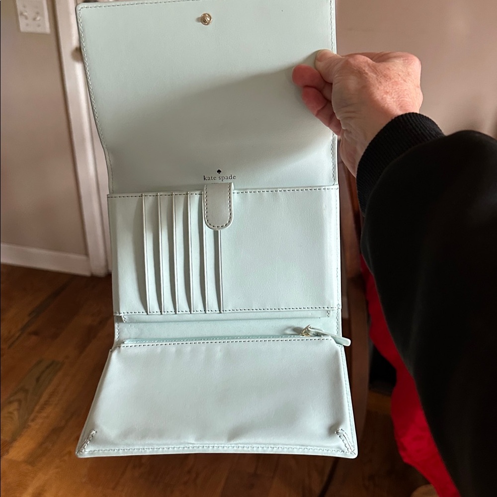 Kate Spade Rare Ltd Edition Out of Office VW Bug Mint Color Crossbody Wallet - Picture 4 of 4